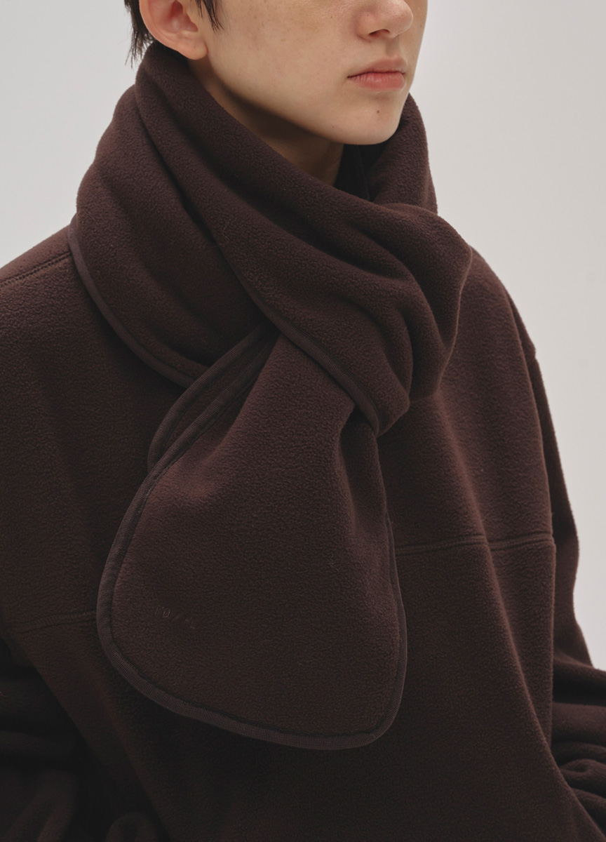 輕柔絨面半拉鍊上衣(附圍巾)